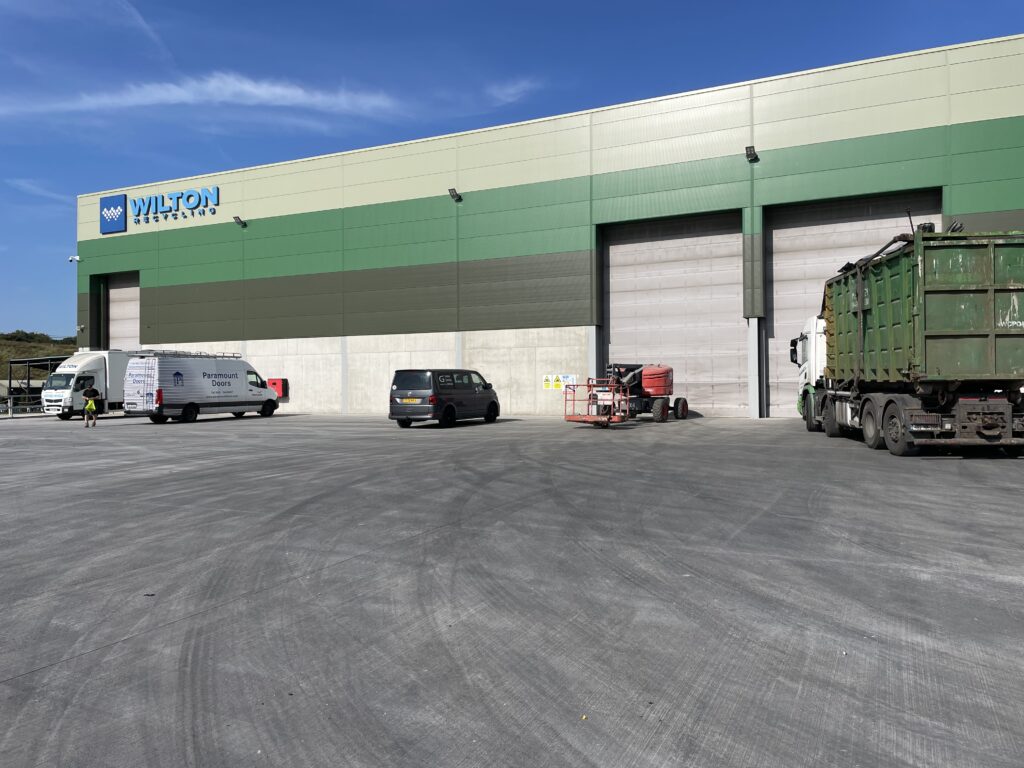 Large DUAL-AIR recycling plant and waste transfer folding doors