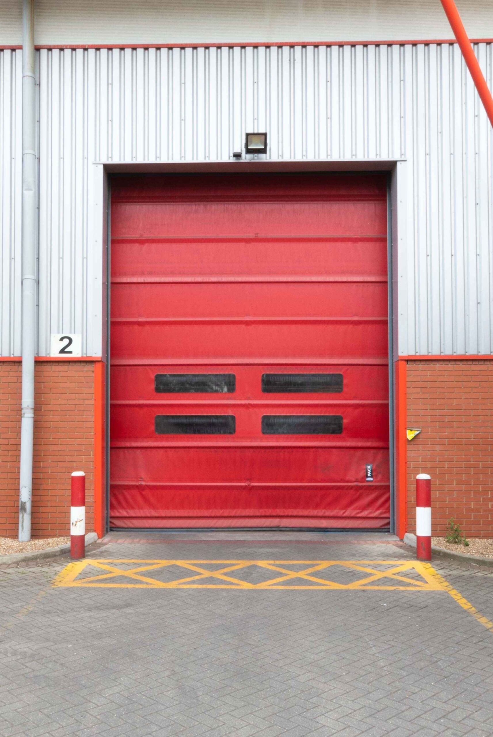 Warehouse folding rapid-door for high traffic zones